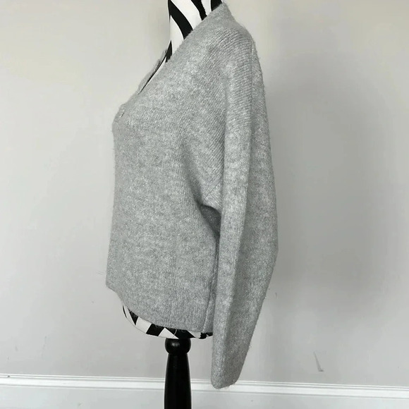 Express Grey Sweater Sz SM - Picture 2 of 4